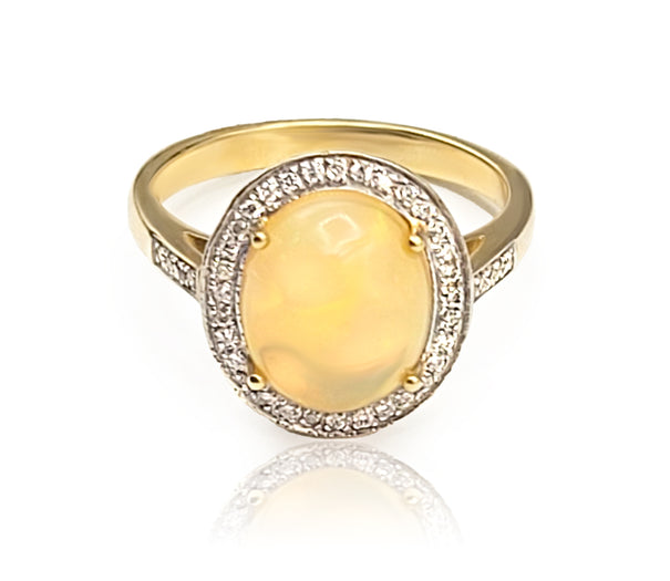 Diamondand opal Ring, front view